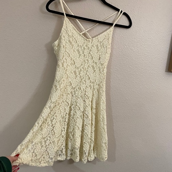 AE Lace Dress - Picture 2 of 5